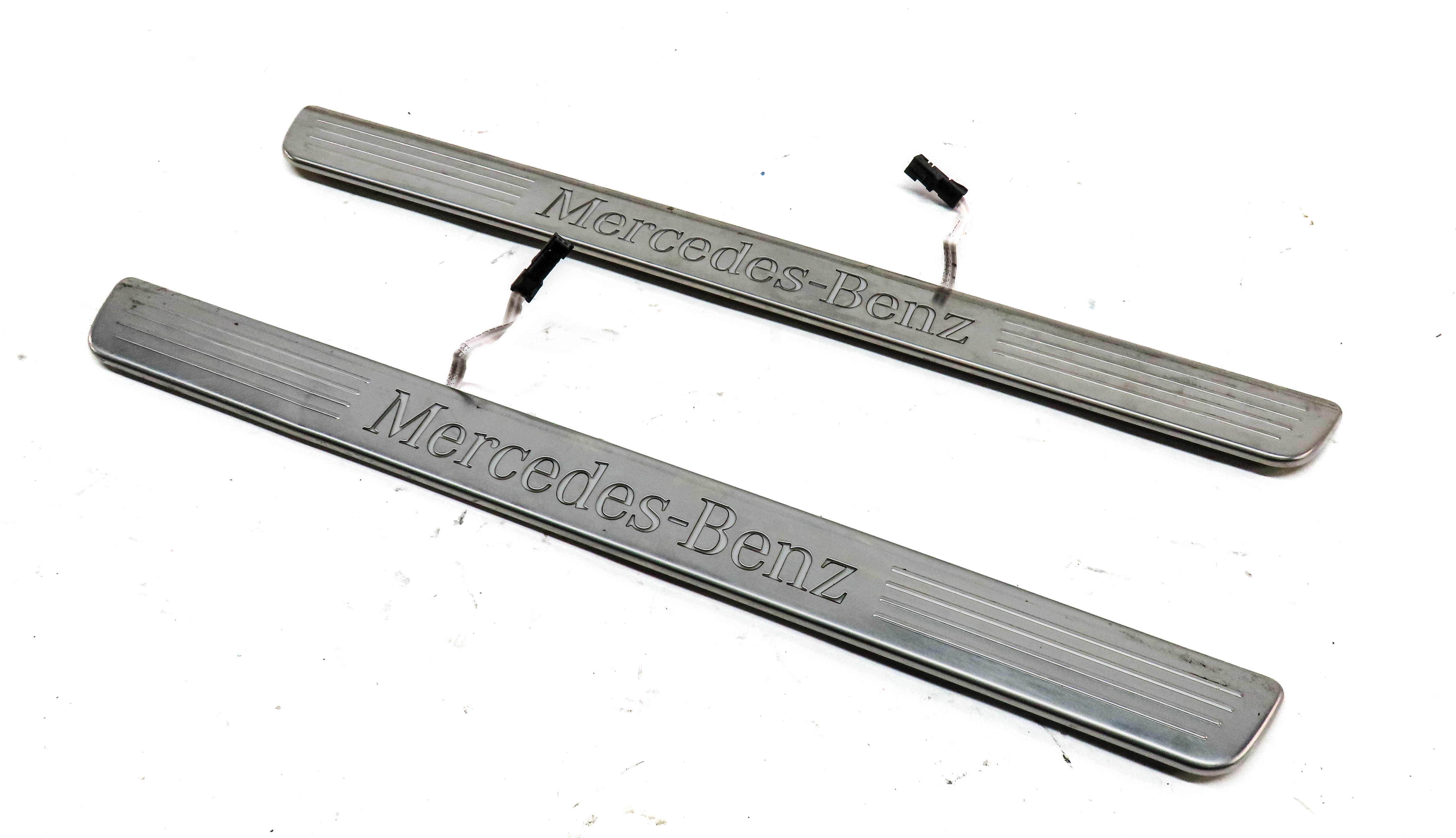2014 MERCEDES GL450 (X166) LIGHTED DOOR SILL SCUFF PLATE SET/2 — exact item pictured
